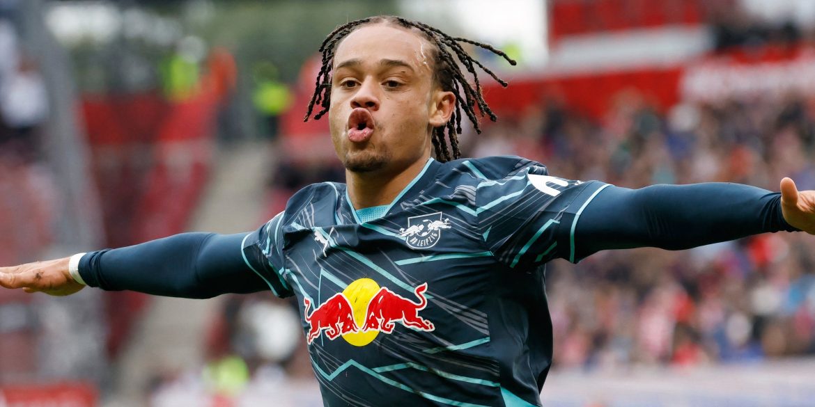 Tottenham make "surprise" bid to hijack another deal after Xavi Simons